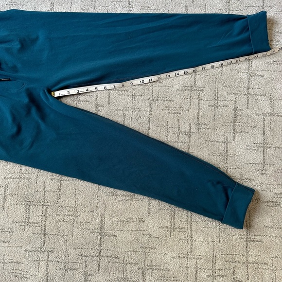 Lululemon EARLY ISSUE Jet Crop, size 2, Alberta Lake, Luon, Cuffs - Picture 5 of 9